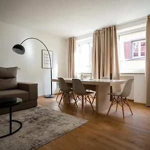 https://old-town-apartment-2-rooms-baths.dortmundhotels.net